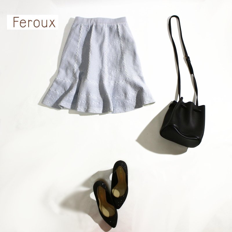 美品 Feroux フェルゥ 株) オンワード樫山 淡色 可愛い フレア レース ニットスカート 9号 2 ライトブルー 水色 ホワイト 白 かわいい