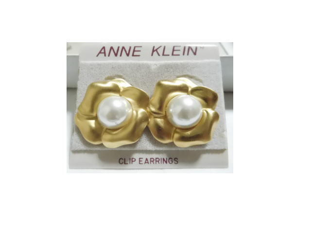 ④‐1☆ANNE KLEIN ゴールド調　パール　イヤリング　MADE　IN 　USA☆経年保管品