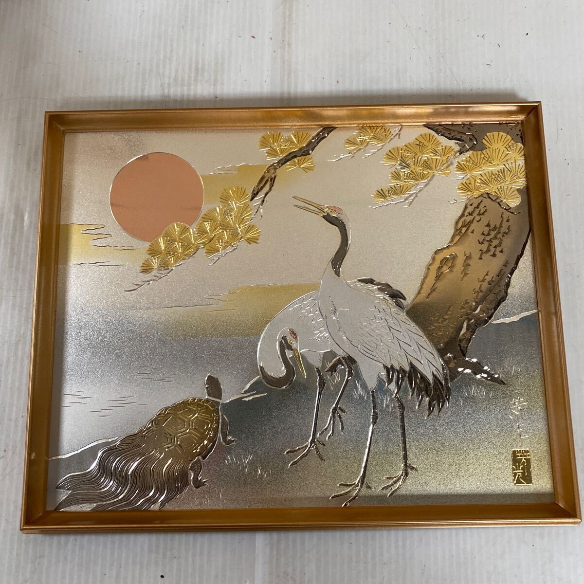 昭和レトロ 芳光刻 飛鶴 鶴 銅板 彫刻 木製フレーム 日本画 額縁 額装 美術 Yahoo!オークション - 銅板彫刻 鶴亀 芳光作 記念贈呈品 工芸品