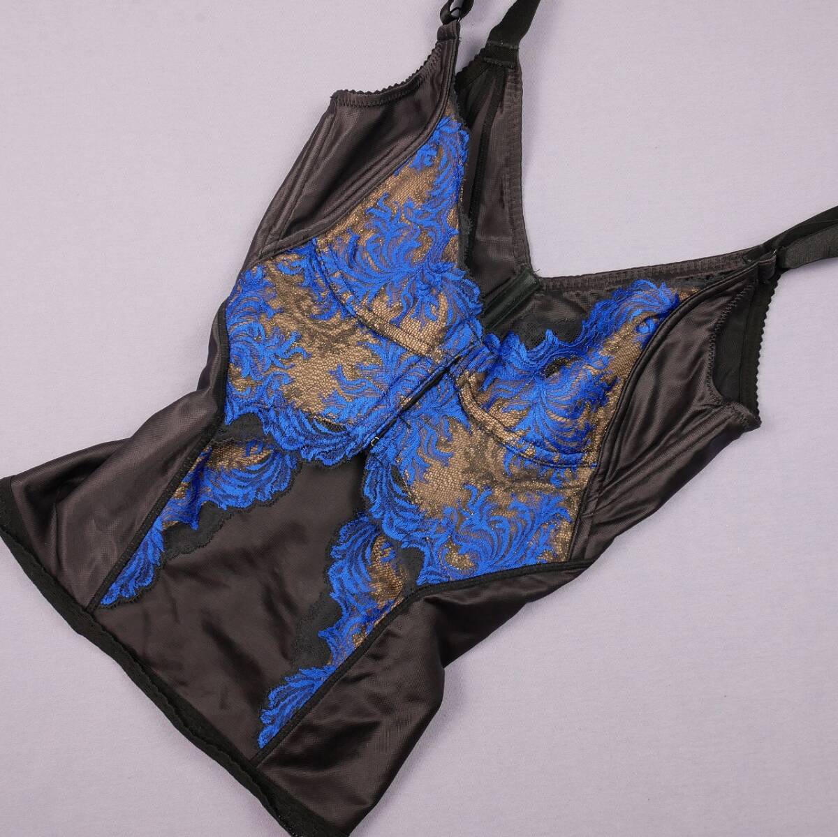 ★0765★美品 マルコ ゴージャス感★キレイ系刺繍＆ラメデザイン高級補正サポートスーツ UB-70 ブラック系 匿名配送