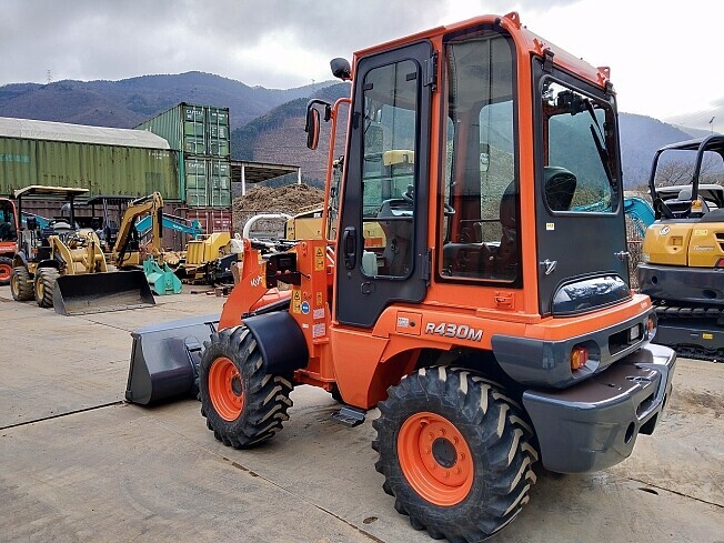  tireshovel ( wheel loader ) Kubota R430M cab 2017 year 470h