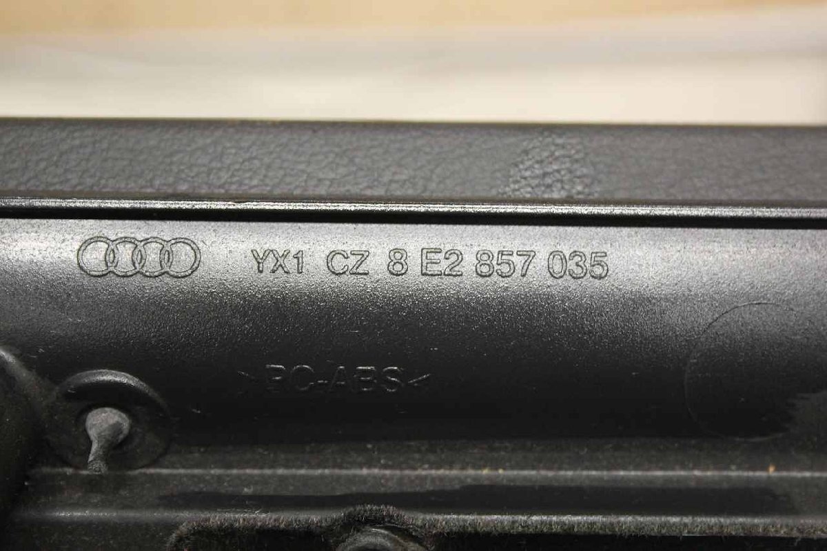 アウディ A4 アバント 1.8T 右H (8E B7 8EBFB) 純正 破損無 グローブボックス 8E2 857 035 Audi p049103