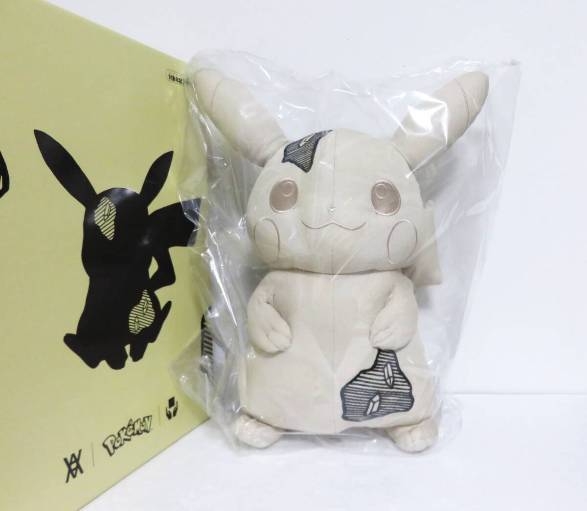 定価4.4万 新品 Daniel Arsham × Pokemon PIKACHU PLUSH LARGE 定価4.4万 新品 Daniel Arsham × Pokemon PIKACHU PLUSH LARGE