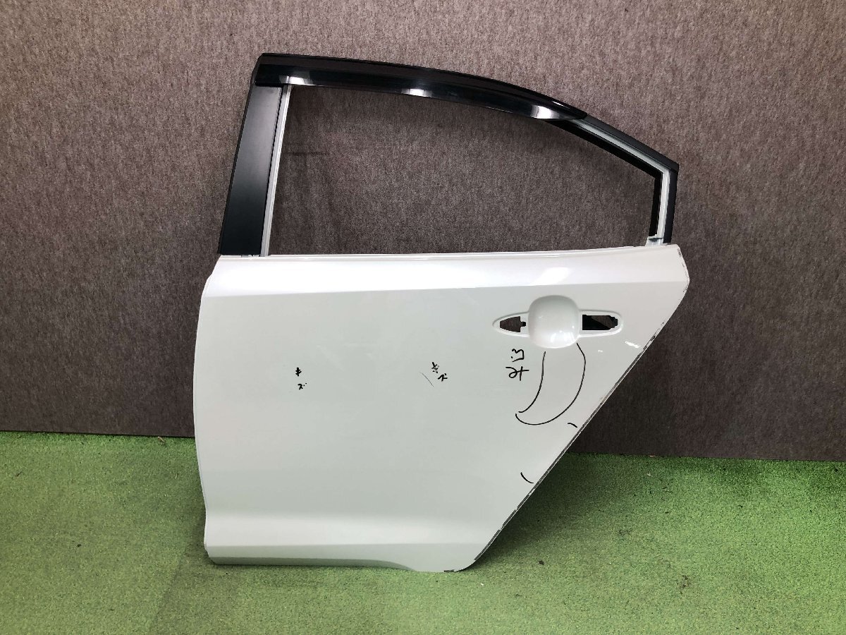 NRE210 ZRE212 ZWE211 ZWE214 カローラ 純正リアバンパーリヤ シルバー 52159-12D90 下部付 NRE210⁄ZRE212⁄ZWE211⁄ZWE214 カローラ セダン 純正 左リアドア