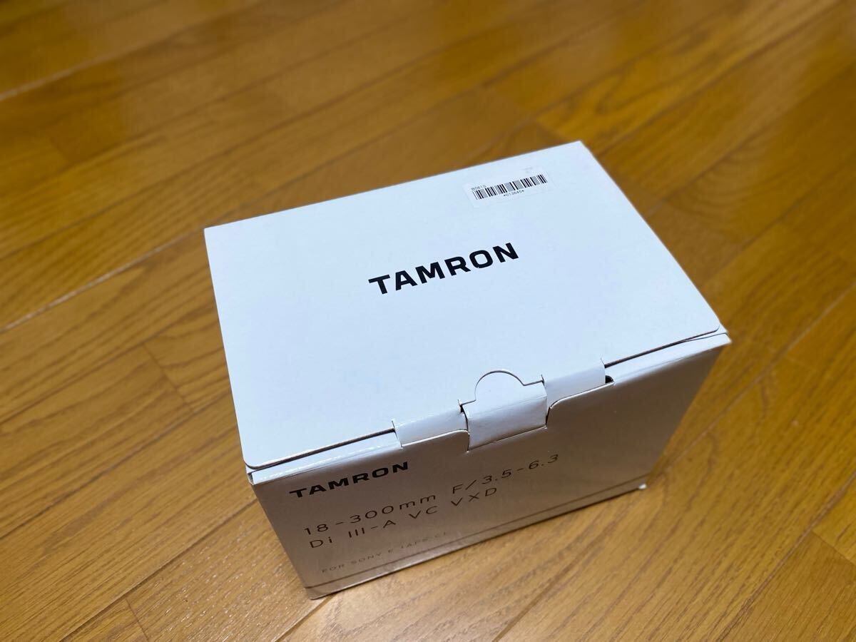 TAMRON カメラレンズ　APS-C SONY Eマウント 18-300mm F/3.5-6.3 Di III-A VC VXD 一眼カメラ　[使用感あり，レンズフードにキズあり]