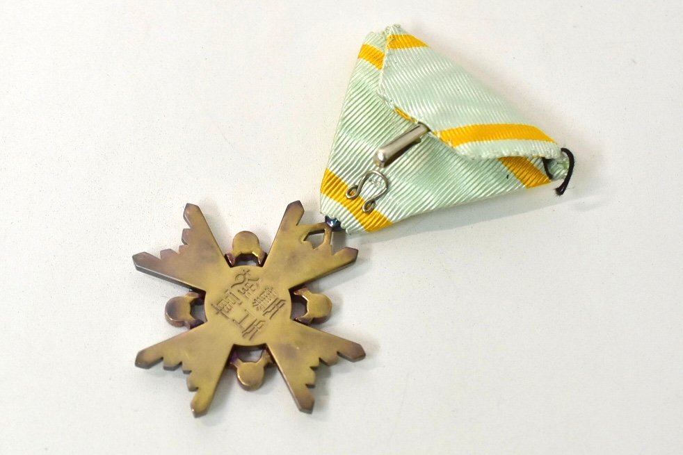 勲四等瑞宝章　完品　勲章　徽章 美品】勲四等瑞宝章 瑞宝小綬章 略綬無 共箱入 勲章 褒章 徽章
