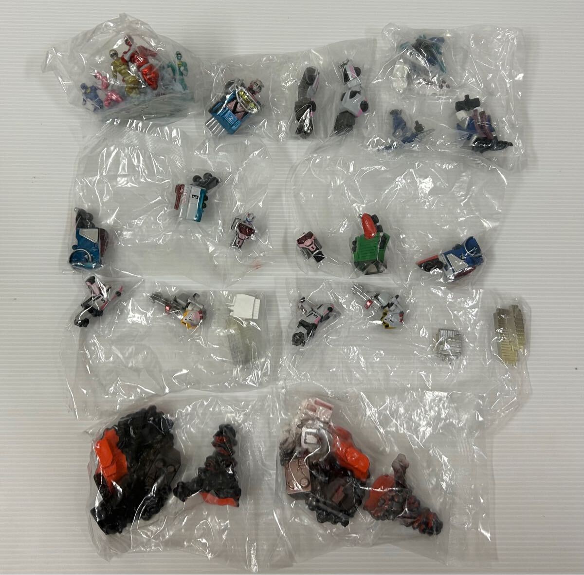 欠品あり　レンジャーズストライクソリッド VOL.1 フィギュア　激走戦隊カーレンジャー　デカレンジャーロボ　セット