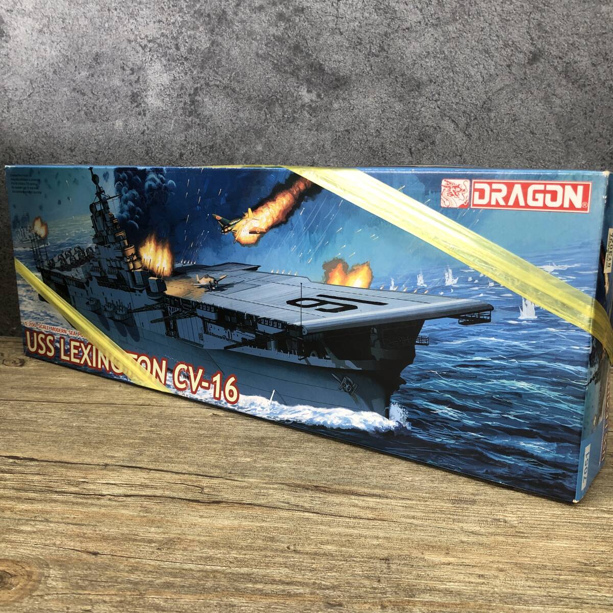 未開封 DRAGON ドラゴン USS LEXINGTON CV-16 米海軍航空母船 レキシントン プラモデル 未組立 24j菊MZ