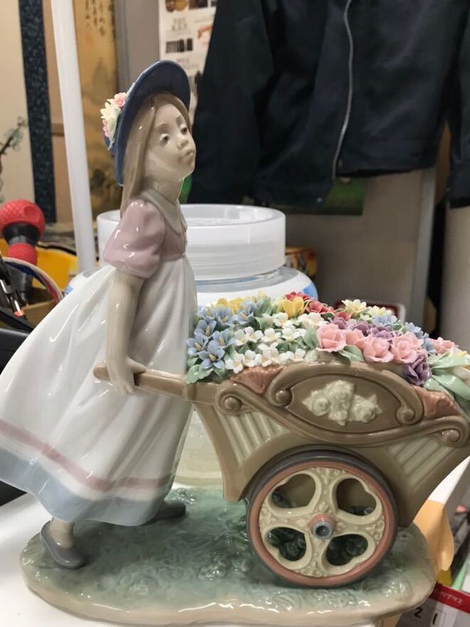 正規品 リヤドロ フィギュリン 陶器人形 置物 濃う No.6521 正規品 リヤドロ フィギュリン 陶器人形 置物 濃う No.6521