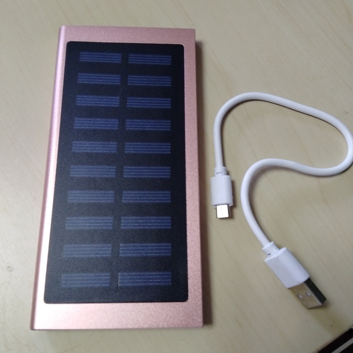 ◇ソーラーモバイルバッテリー 急速充電 20000mAh 直接充電　ローズゴールド