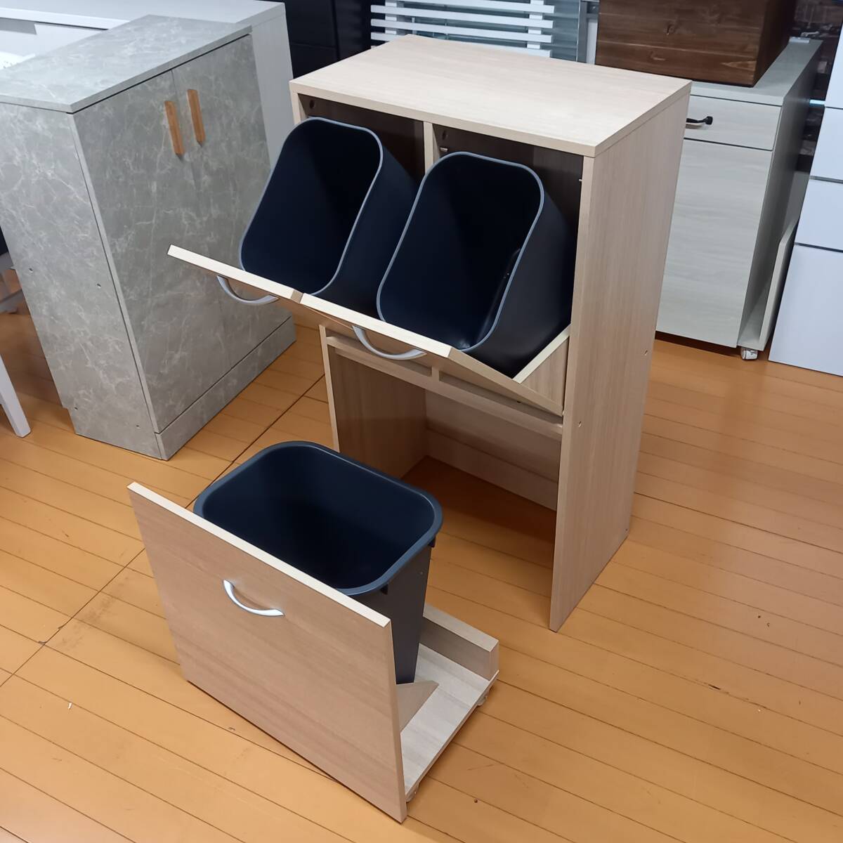 下段ワゴンはキャスター付き