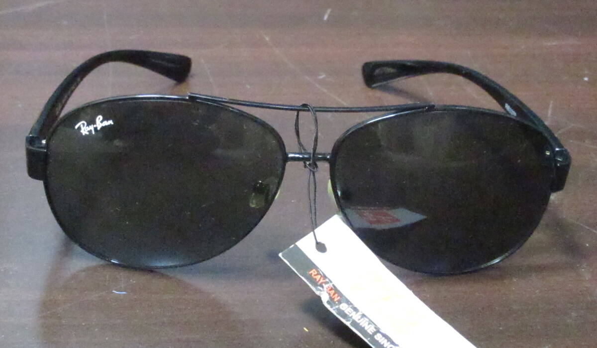 ● Ray-Ban RB3379