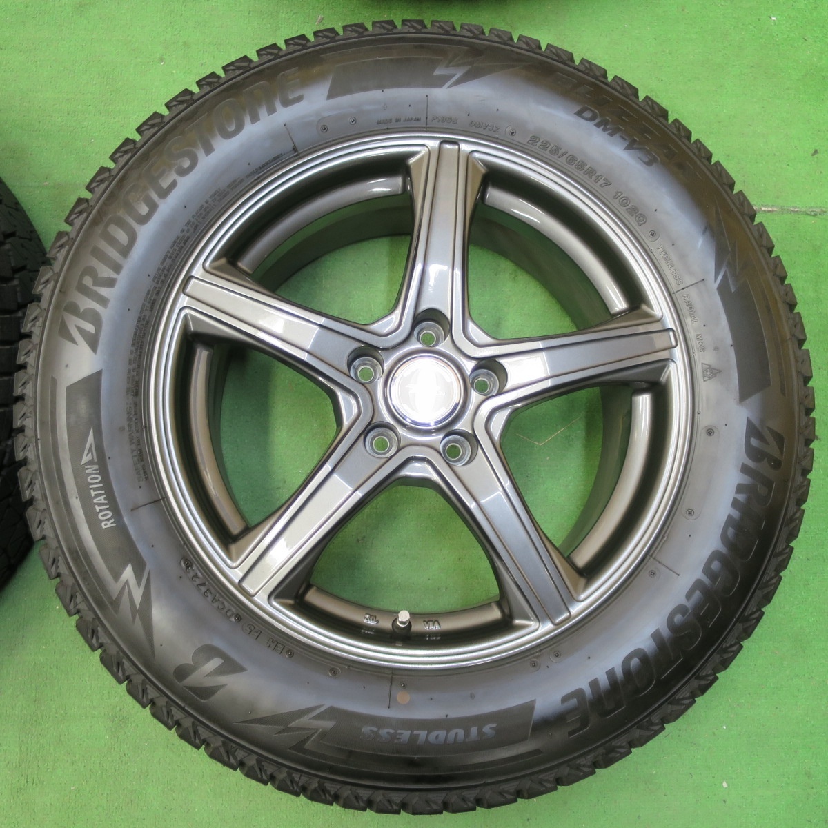 [ free shipping ] spew groove!23 year! clean! almost 10 minute * studless 225/65R17 Bridgestone Blizzak DM-V3 TOPRUN PCD114.3/5H*4093006 chair 