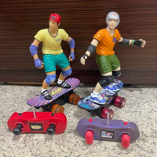 TOTALLY EXTREME SKATEBOARD＆LipsLibe スケートボード ラジコン 玩具 二体セット 動作不動品