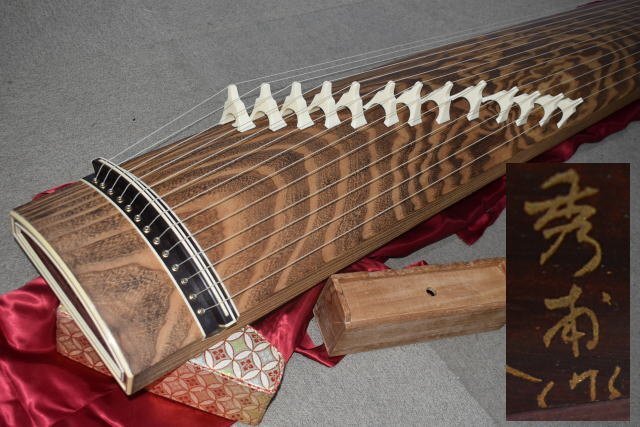 お琴♪和楽器 竜舌金草花文様「在銘:秀甫 蒔絵」 口 お琴♪和楽器 竜舌金草花文様「在銘:秀甫 蒔絵」 口