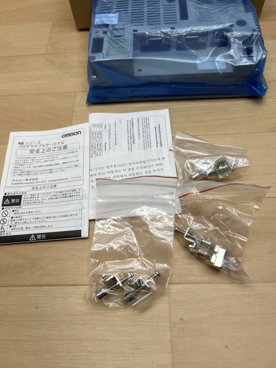 NS5-SQ11-V2 未使用 OMRON タッチパネル 管理番号 42M1-31 NS5-SQ11-V2 未使用 OMRON タッチパネル 管理番号 42M1-31