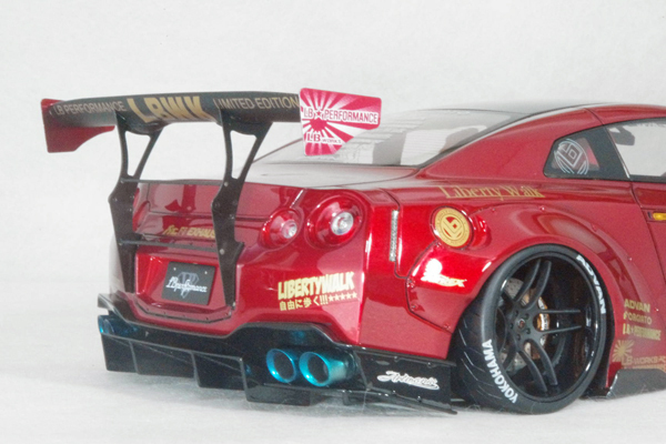 ○ 1/18 ニッサン 〓 GT-R ( R35 ) / LB-Works タイプ 2 レッド