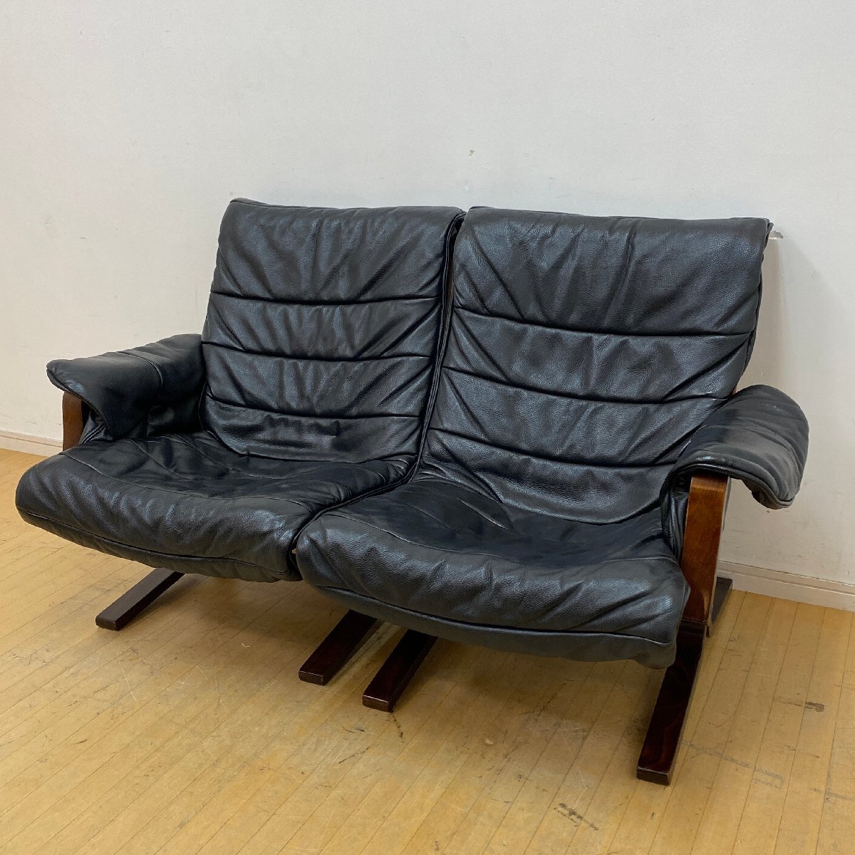 入院中@発送は7月15日以降 本革使用○FUJI FURNITURE 冨士ファニチア Agio アージオ 2人