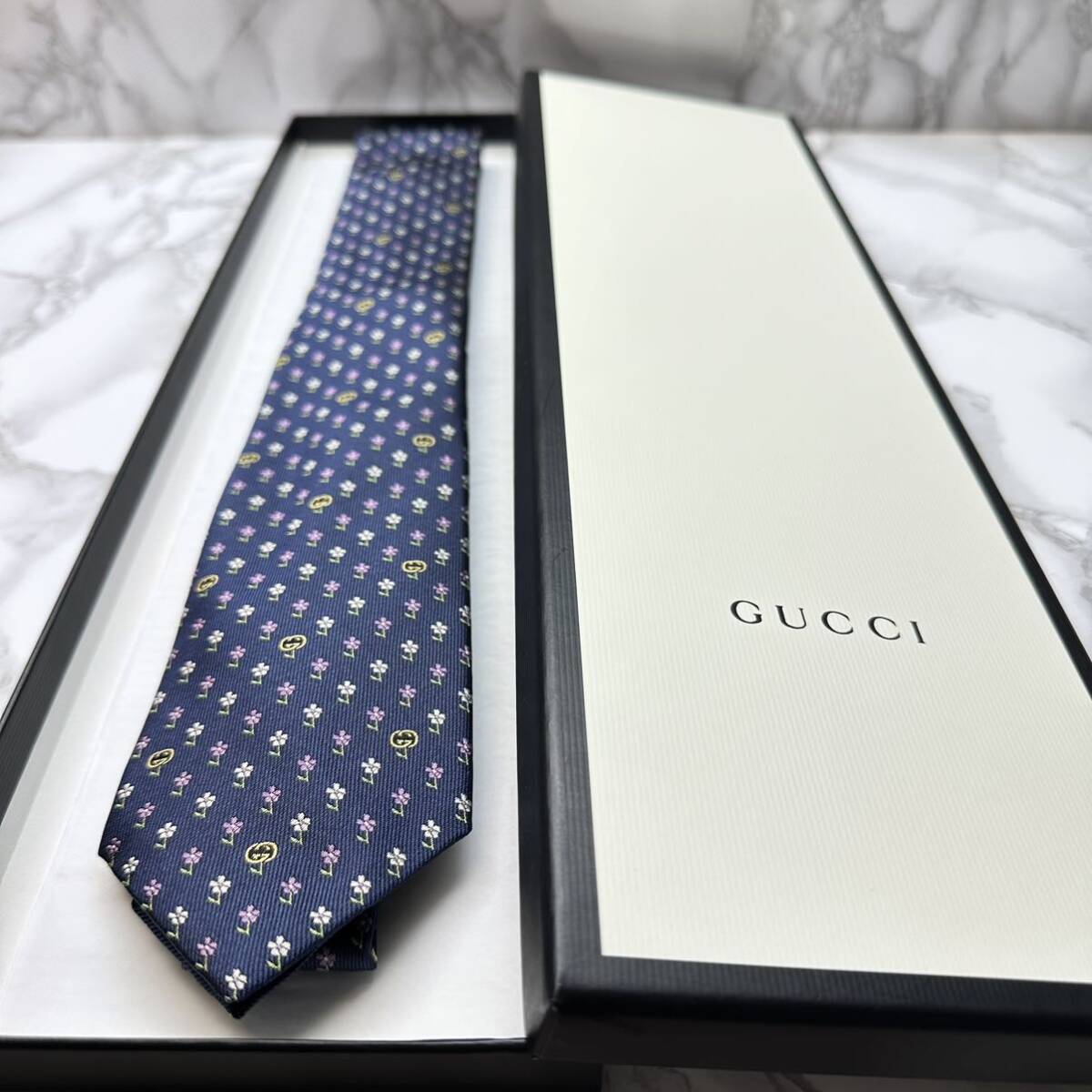 未使用級ネクタイ GUCCI 現行タグ GG ダブルG 蜂 bee シルク100 未使用級ネクタイ GUCCI 現行タグ GG ダブルG 蜂 bee シルク100