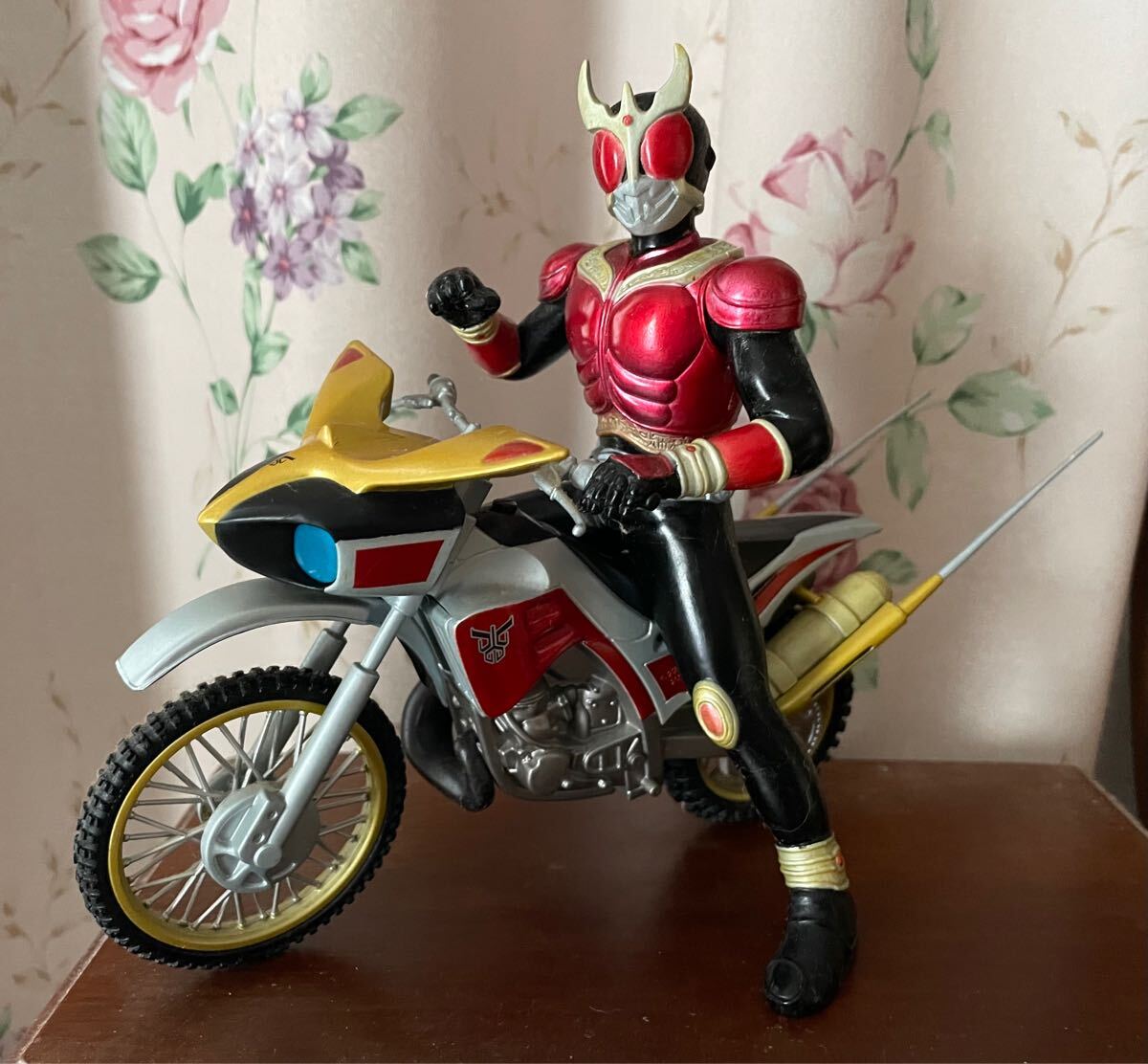 仮面ライダークウガ＆バイク フィギュア