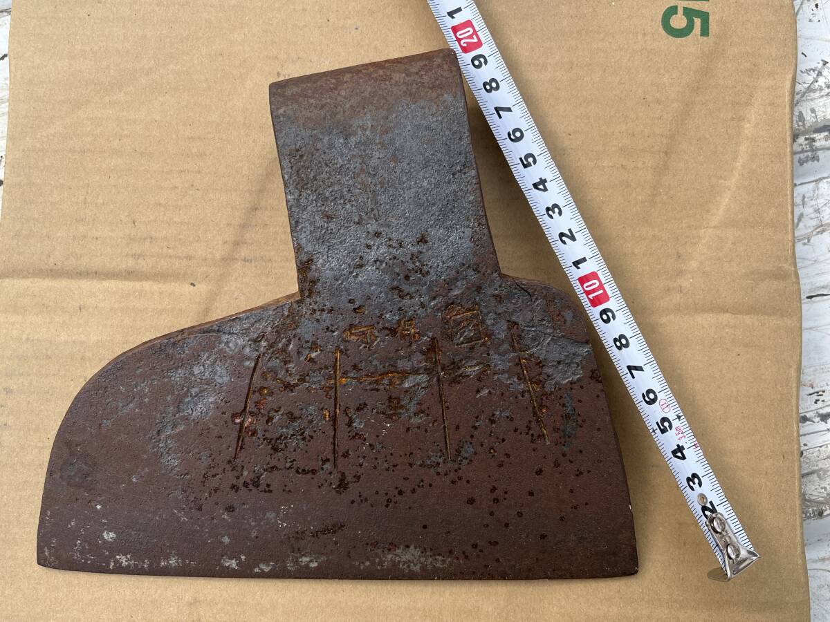 斧1　松本市発　大斧　大型　左三右四紋　銘あり 読めません　状態は写真の通りです