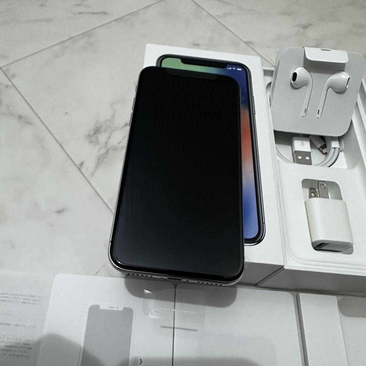 おまけ 箱 付属品完品 アップル iPhoneX 256GB バッテリー容量100% 付属品も全て 色 シルバー 白ロム Apple iPhone10(iPhone)｜売買されたオークション情報、yahooの商品情報をアーカイブ公開  - オークフ スマホ本体