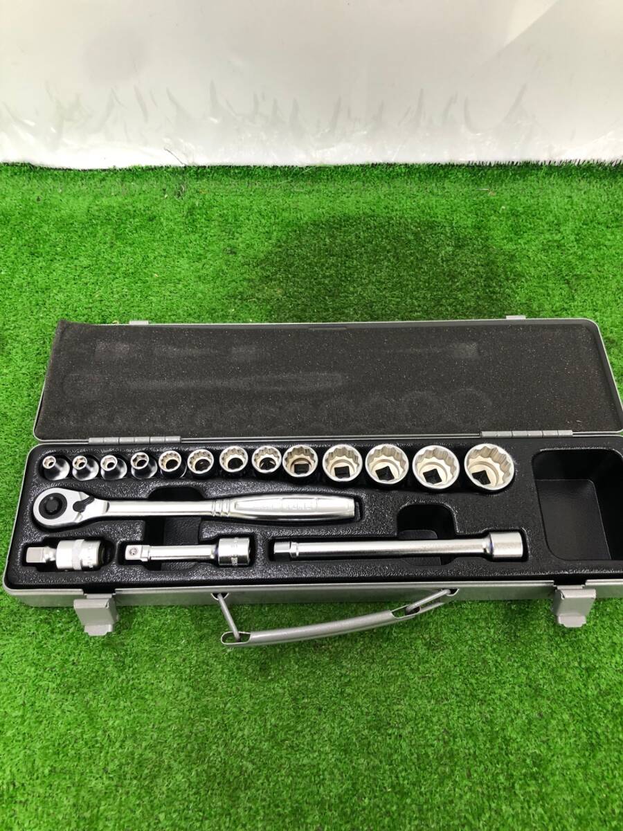 【中古品】トネ(TONE) ソケットレンチセット 差込角9.5mm(3/8") 1560M 内容17点 シルバー / ITH2XOJ2X6RC
