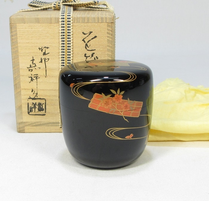 G3752】茶道具 塗師 嘉祥 花筏蒔絵 中棗 共箱 即決 送料込み G3752】茶道具 塗師 嘉祥 花筏蒔絵 中棗 共箱 即決 送料込み