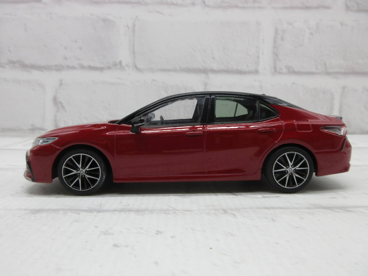 ミニカー 1/30 トヨタ カムリ WSレザーパッケージ 後期 ブラックマイカ×エモーショナルレッドⅡ ディーラー展示用 色見本 モデルカー