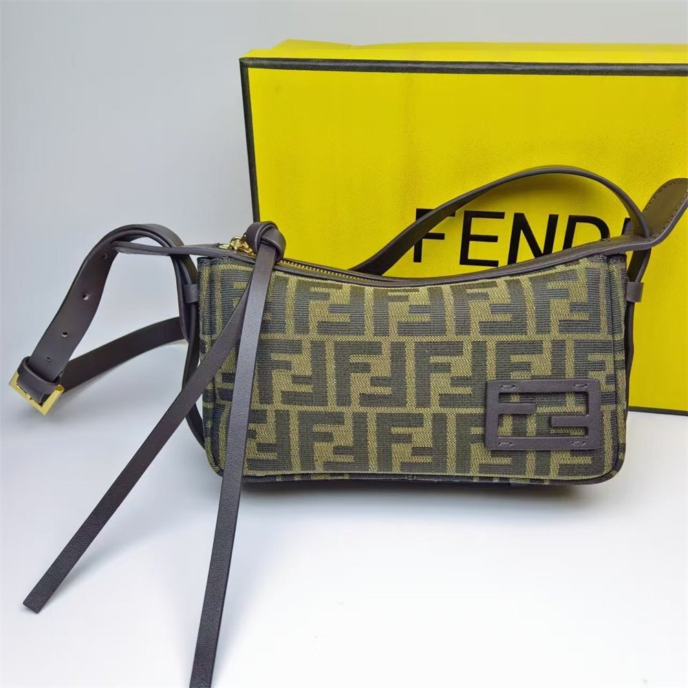 FENDI 極美品 フェンディ ショルダーバッグ ハンドバッグ レザーとキャンバス ブラウン