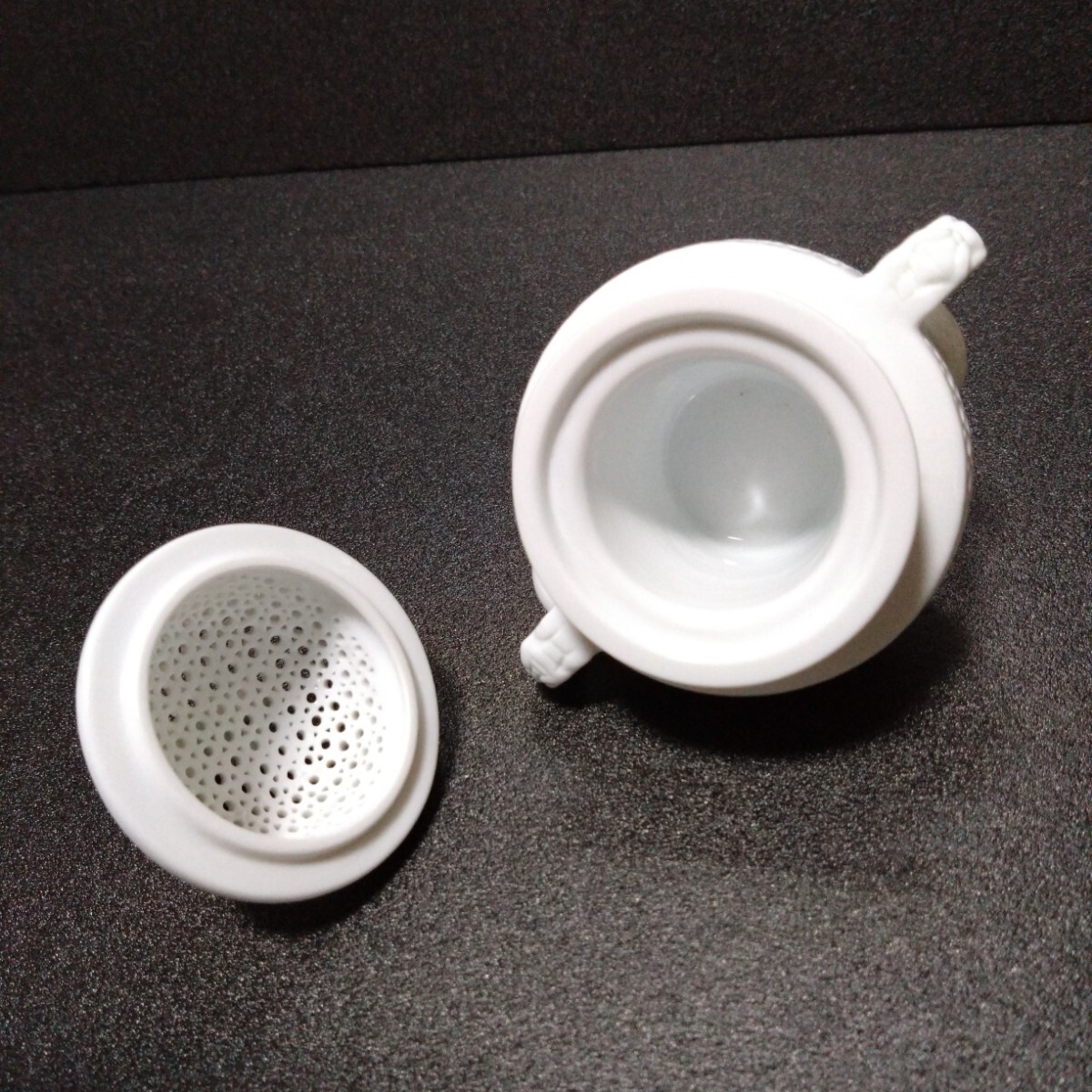 新品未使用 有田焼 白磁透彫耳三足香炉(未使用 有田焼 景泉作 新品未使用 有田焼 白磁透彫耳三足香炉(未使用 有田焼 景泉作