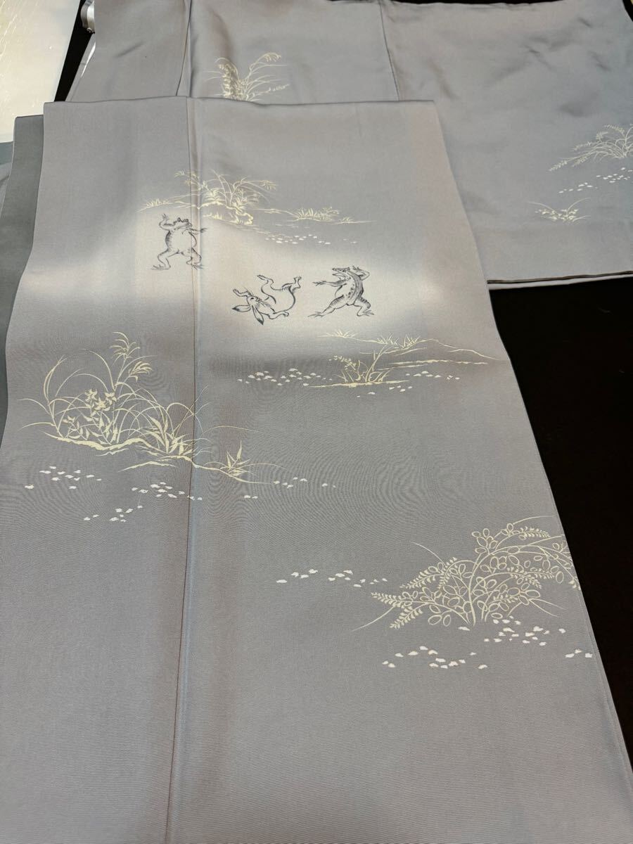 極美品】京都染司名門「染の北川」鳥獣戯画 淡いグレー 手描き京 極美品】京都染司名門「染の北川」鳥獣戯画 淡いグレー 手描き京