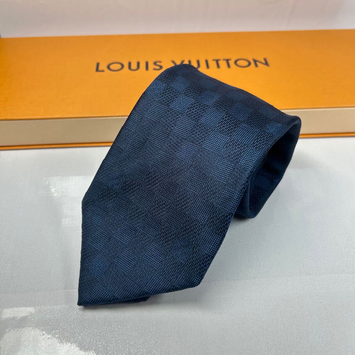 LOUISVUITTON　ネクタイ　ダミエ　LVロゴ　高級　ハイブランド すぐ届く LV ネクタイ ダミエ ヘリテージ 7cm ビジネス (Louis