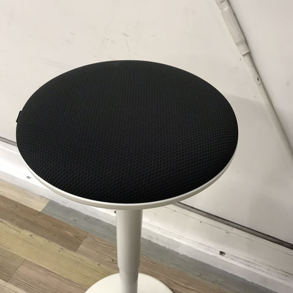 オカムラ　ピルエット ミーティングチェア　昇降　回転　ブラック 2016年製 オカムラ ピルエット ミーティングチェア 昇降 回転 ブラック