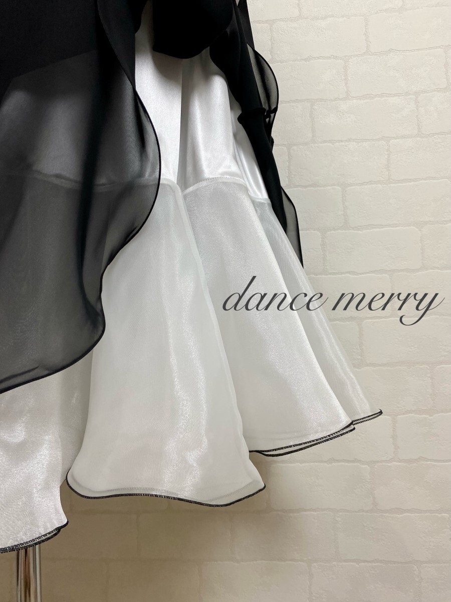 送料無料 【MERRY】 豪華 社交ダンス スカート 4814 黒 白 送料無料 【MERRY】 豪華 社交ダンス スカート 4814 黒 白