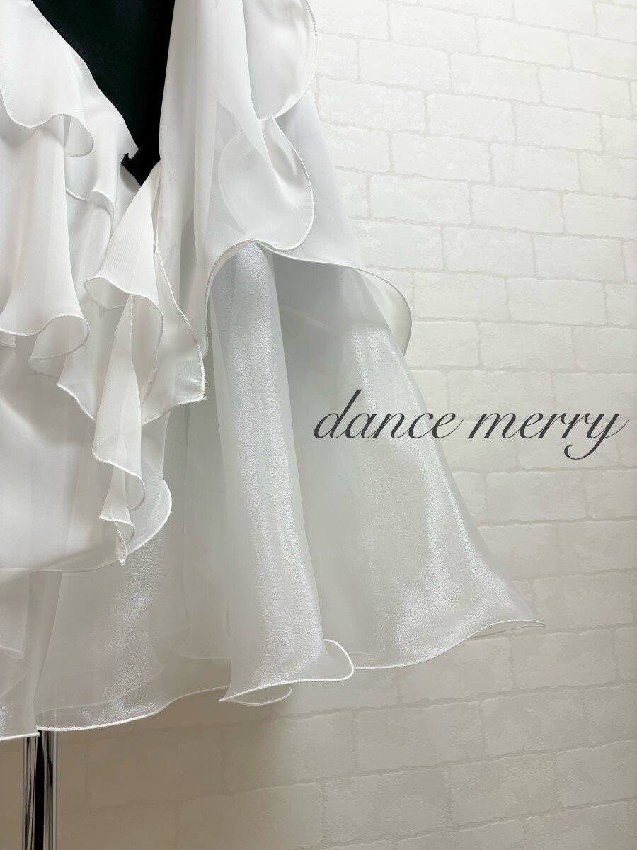 ☆送料無料☆【MERRY】 豪華 社交ダンス スカート 4764 黒 白 ☆送料無料☆【MERRY】 豪華 社交ダンス スカート 4764 黒 白