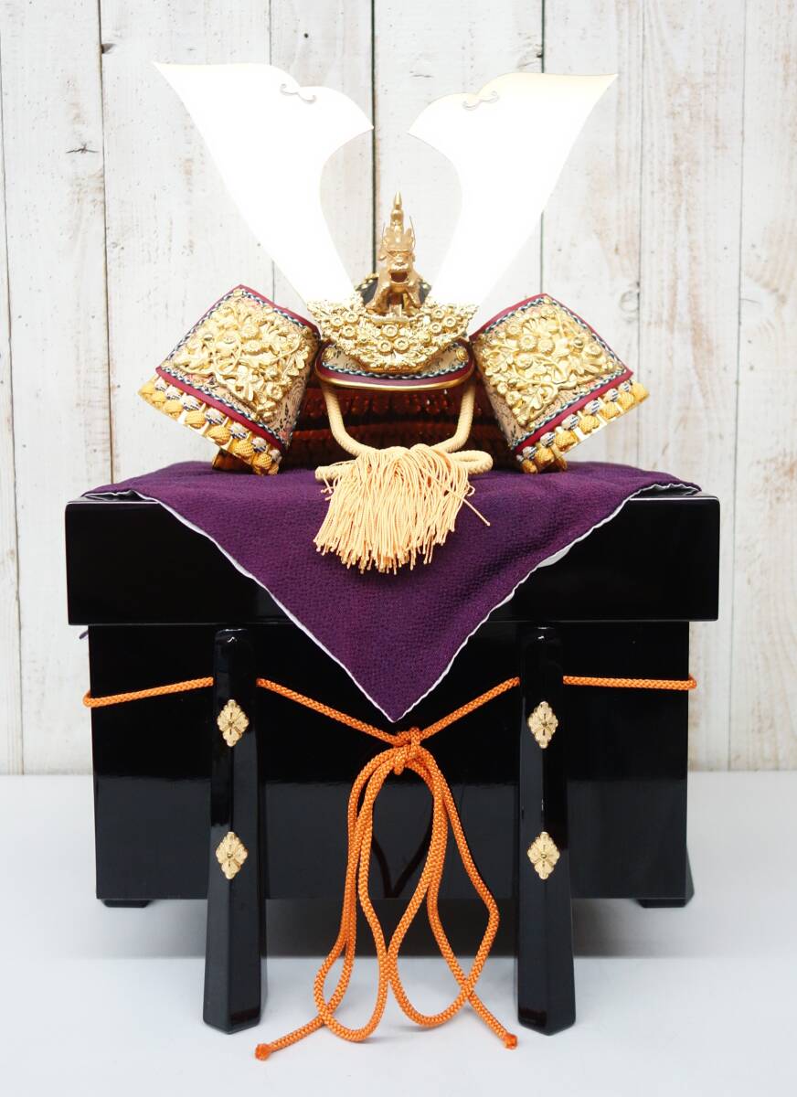 伝統(tǒng)工蕓　工蕓美術(shù)　レトロ 　節(jié)句　子供の日　五月人形　 ＊兜飾　甲冑　かぶと　 　菊一文字兜　 ＊漆涂お柜　 ＊工人　メーカー　不明