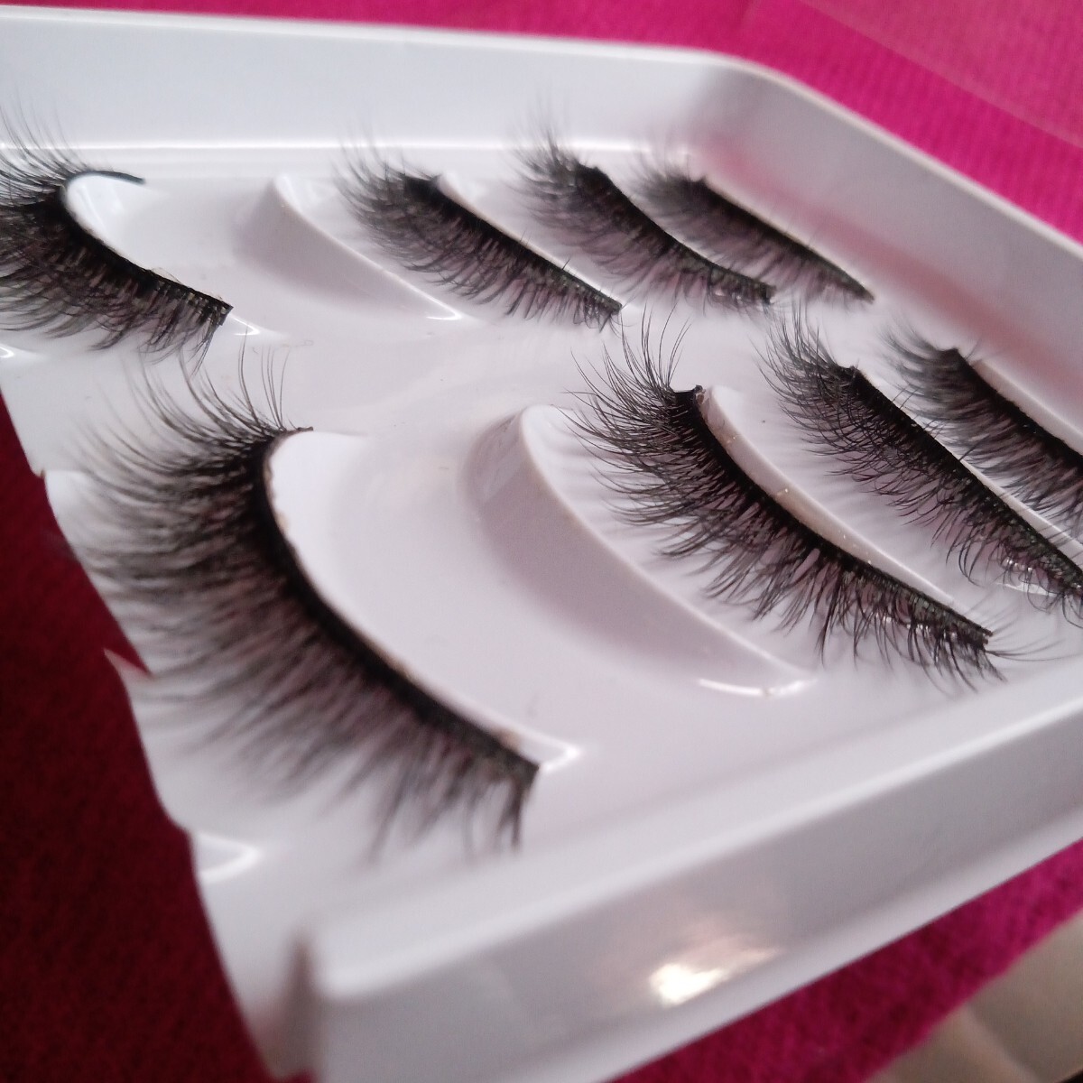 新品未使用　ランダムふさふさドーリーeyes（薄め） つけまつげ　4ペア