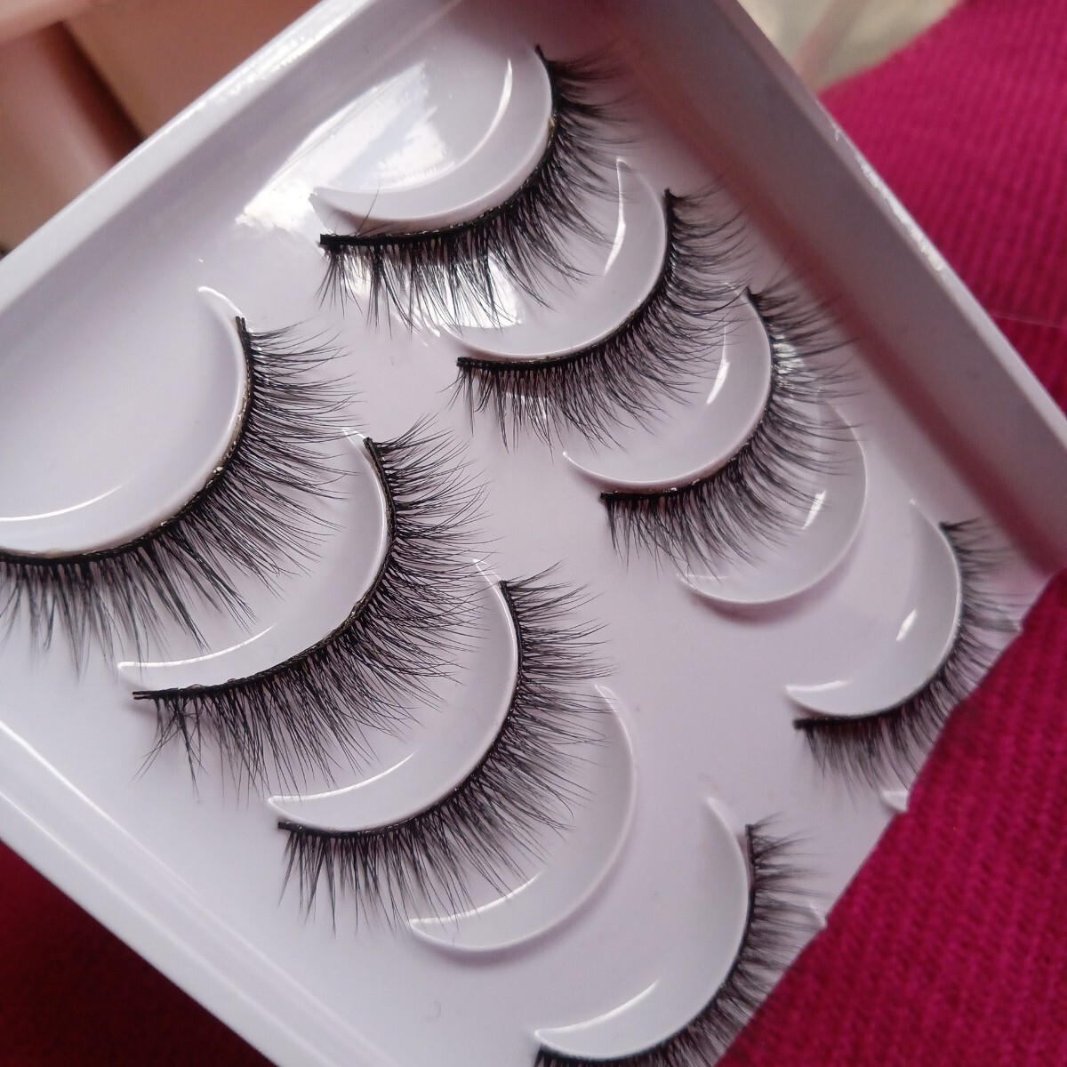 新品未使用　ランダムふさふさドーリーeyes（薄め） つけまつげ　4ペア