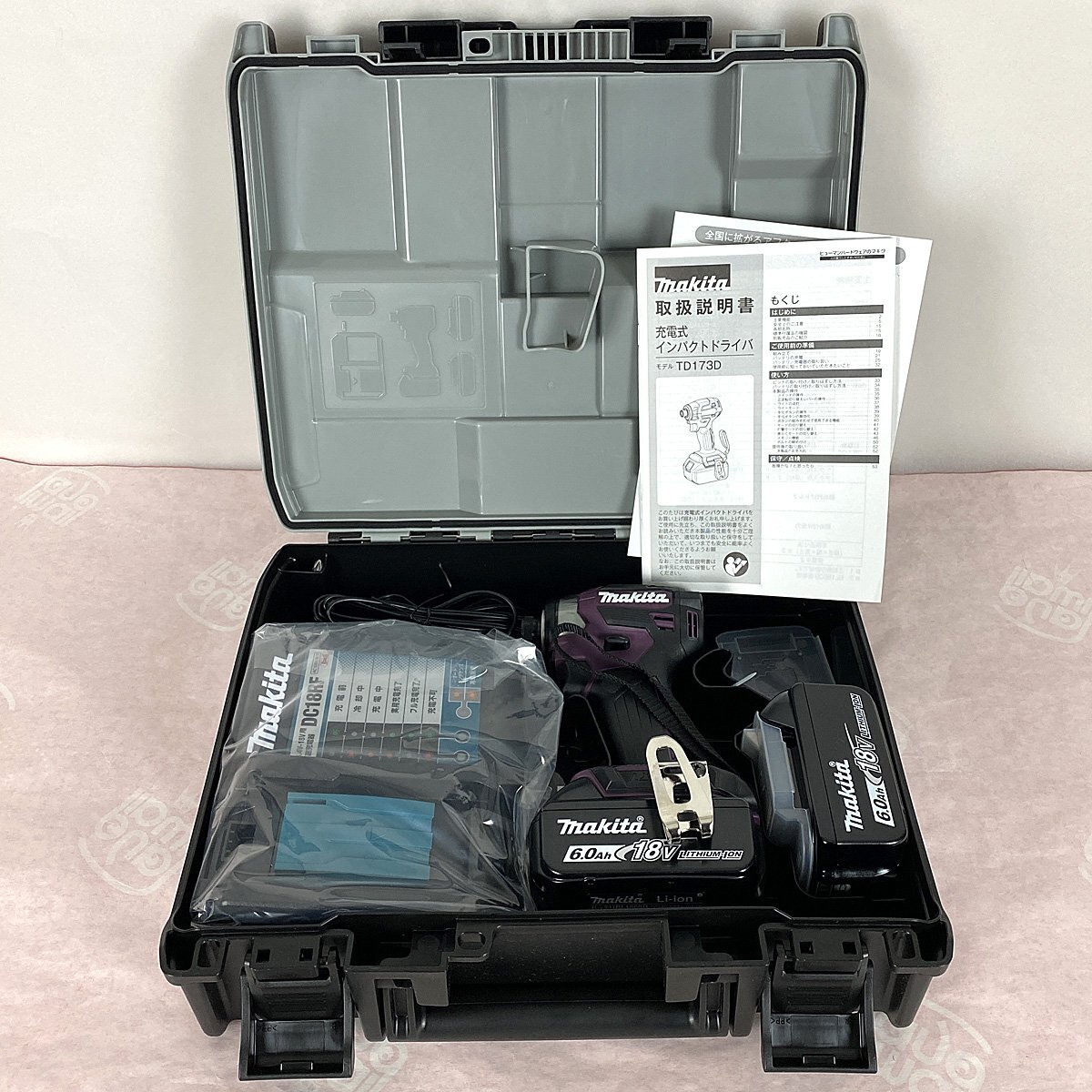 未使用 マキタ インパクトドライバ TD173DGXAP パープル 18V 6.0Ah 送料無料 【K9】 充電器 バッテリ2個 makita 純正 セット 新品同様 紫