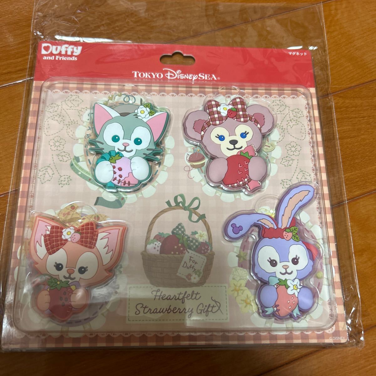 完売　新品未使用　ダッフィー&フレンズハートフェルトストロベリーギフトマグネット　全4種類入　ダッフィーカムファインドスプリング