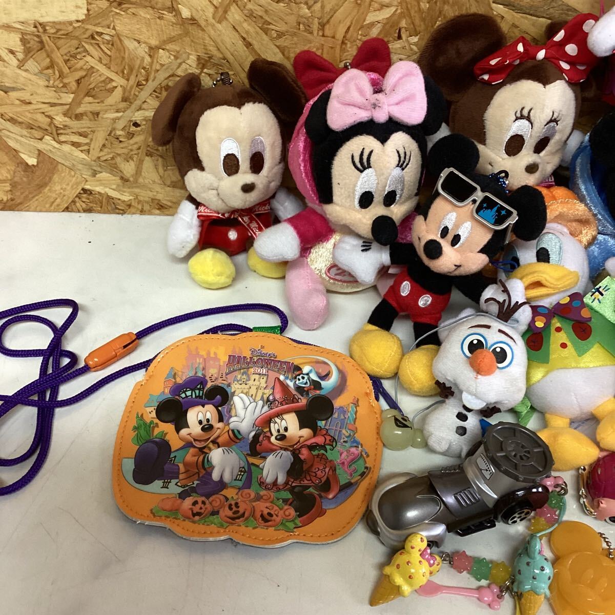 ディズニー ぬいぐるみ まとめ売り 小物入れ ストラップ等 (き5 ディズニー ぬいぐるみ まとめ売り 小物入れ ストラップ等 (き5