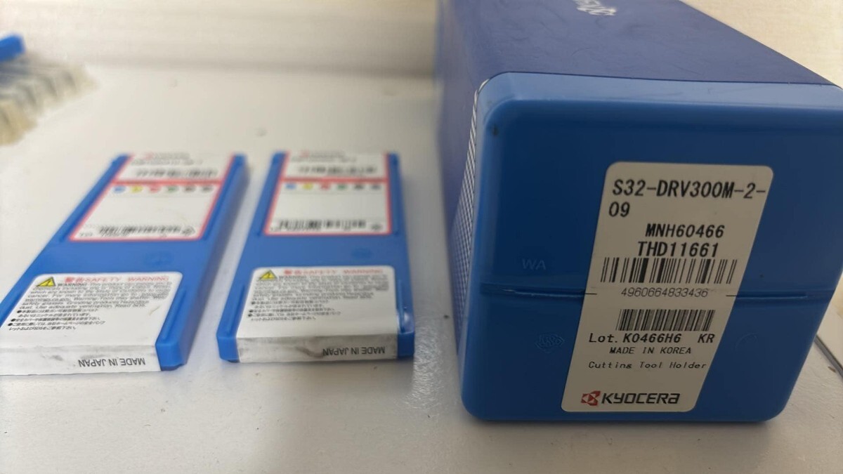 KYOCERA マジックドリル S32-DRV300M-2-09・専用チップ二箱付 KYOCERA マジックドリル S32-DRV300M-2-09・専用チップ二箱付