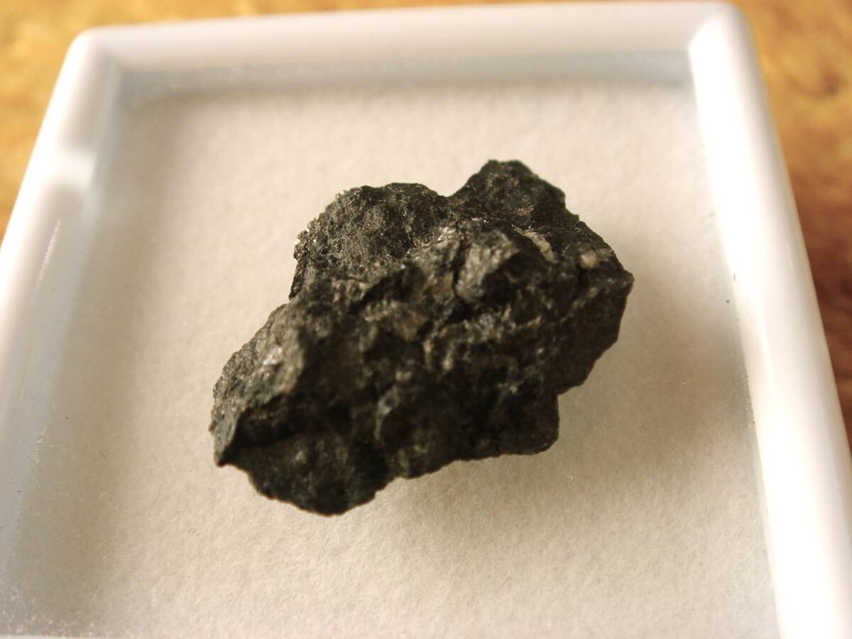 希少】チェコ産 Uraninite ウラニナイト 鉱物標本|Yahoo!フリマ 希少】チェコ産 Uraninite ウラニナイト 鉱物標本|Yahoo!フリマ