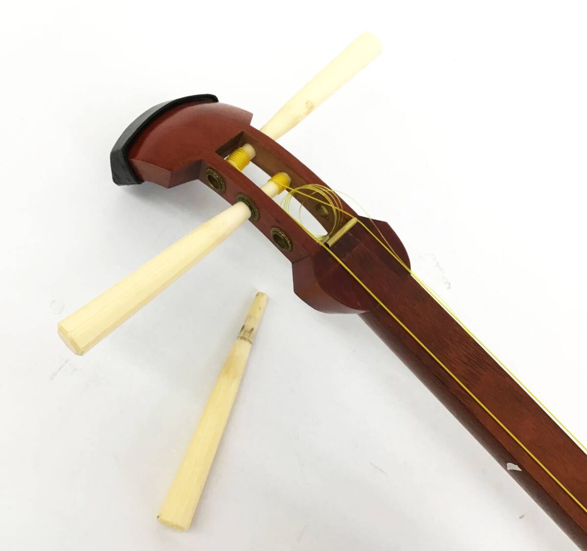 ♪お稽古用に 和楽器 三味線 中棹 丸打胴 紫檀?☆木撥 糸巻き 糸 ♪お稽古用に 和楽器 三味線 中棹 丸打胴 紫檀?☆木撥 糸巻き 糸