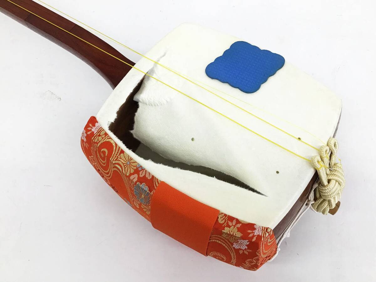 ♪お稽古用に 和楽器 三味線 中棹 丸打胴 紫檀?☆木撥 糸巻き 糸 ♪お稽古用に 和楽器 三味線 中棹 丸打胴 紫檀?☆木撥 糸巻き 糸