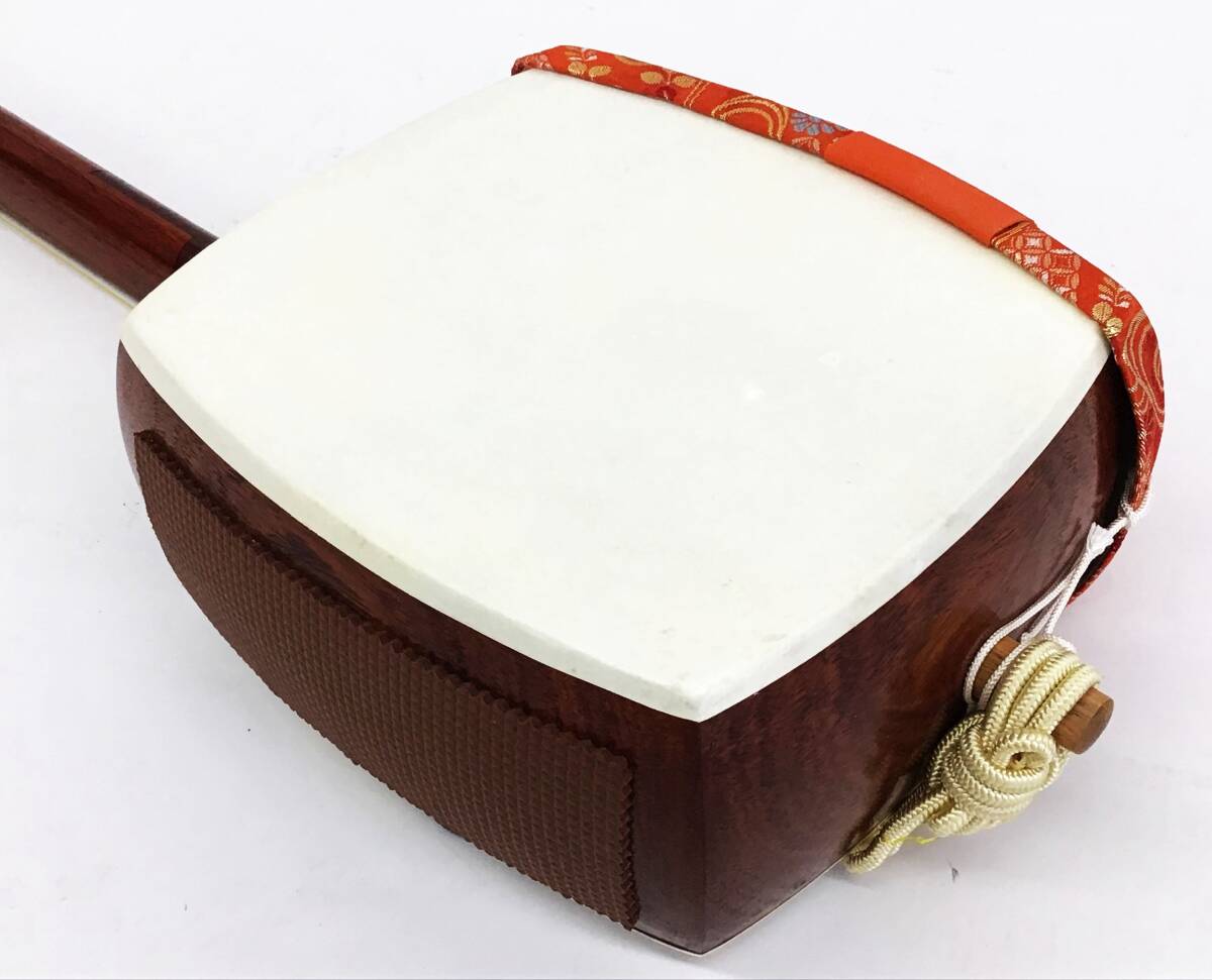 ♪お稽古用に 和楽器 三味線 中棹 丸打胴 紫檀?☆木撥 糸巻き 糸 ♪お稽古用に 和楽器 三味線 中棹 丸打胴 紫檀?☆木撥 糸巻き 糸