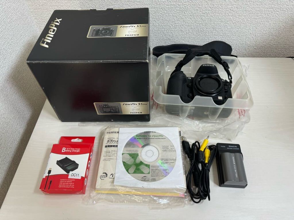 【美品】 名機 FUJIFILM FinePix S5 Pro デジタルカメラ ボディ本体 デジタル一眼 元箱付き シャッター数1300回 動作確認済み 