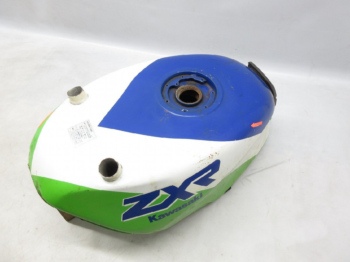 パーツ部品　★カワサキ　ガソリンタンク　ZXR250　★P-TA06　キズ・凹み・サビ(大)