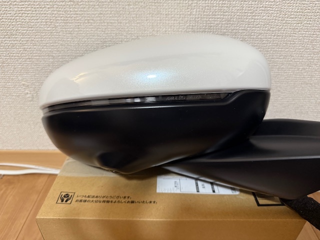 (76208-TZA-901)FIT GR系 サイドミラー 新品 カメラシステム、ブラインドスポット機能付き車 右 送料込み ①